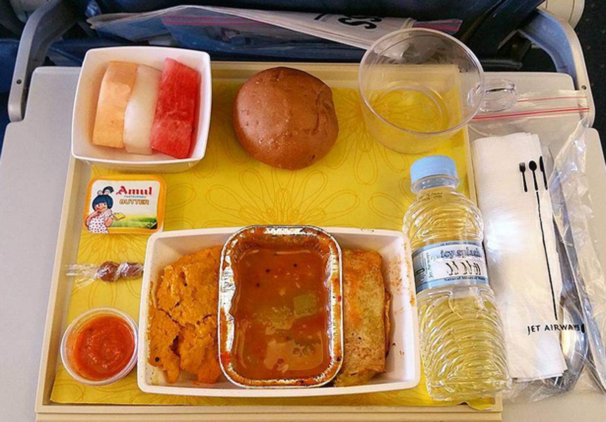 So sieht das indische Frühstück von Jet Airways auf dem Weg von Delhi nach Mumbai aus.