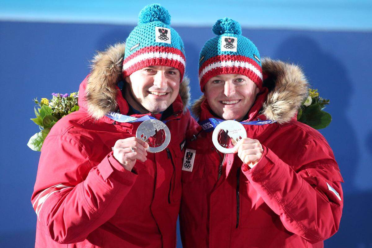 Eine Medaillenbank im Eiskanal sind Andreas und Wolfgang Linger. Nach zweimal Gold rodelten sie in Sotschi zu Silber.