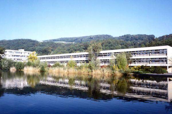 Auch die Uni Linz hat sich für die Einhebung von Studiengebühren nach alter Regelung entschieden: Demnach heißt es für Langzeitstudenten und Drittstaatenangehörige ab Herbst wieder zahlen.