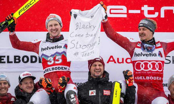 Starkes Slalom-Team: Raschner (li.) und Feller schicken Teamkollegen Schwarz Gute-Besserungs-Wünsche.