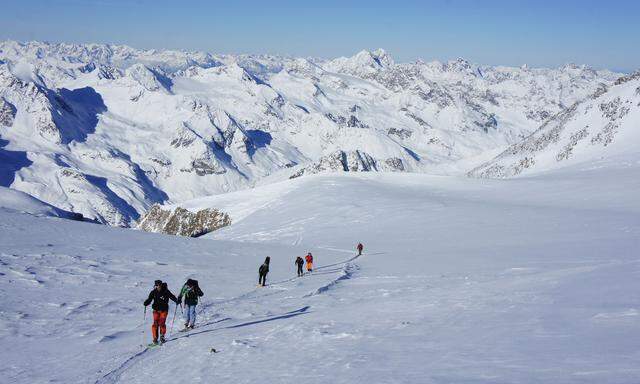 Tourengehen wird auch am Pitztaler Gletscher immer beliebter.