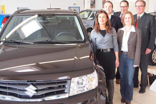 Auch Suzuki-Marketingleiterin Barbara Thun-Hohenstein (vorne links) zeigte sich zufrieden. "Wenn es ein Auto zu gewinnen gibt, so stellt das doch einen ziemlichen Anreiz dar", meinte sie.