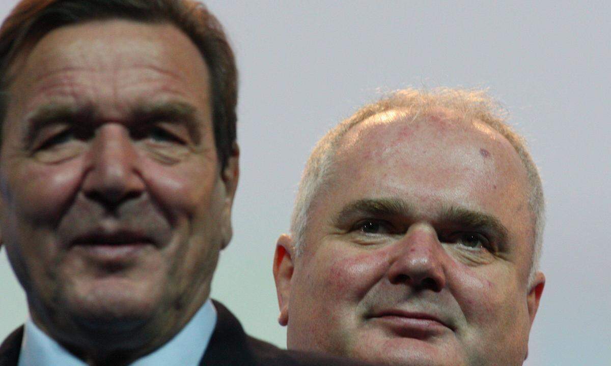 Neben Gerhard Schröder ist der begehrteste Ausländer Matthias Warnig. Der Ex-Stasimitarbeiter, der mit Putin seit dessen Petersburger Zeiten eng verbunden ist, zumal er die medizinische Behandlung von Putins Frau in Deutschland nach einem Unfall organisiert hatte, ist nicht nur Geschäftsführer der Ostsee-Pipelinegesellschaft Nord Stream AG, wo Schröder dem Aktionärsausschuss vorsitzt. Gerade Staatskonzerne greifen gern auf Warnig zurück.