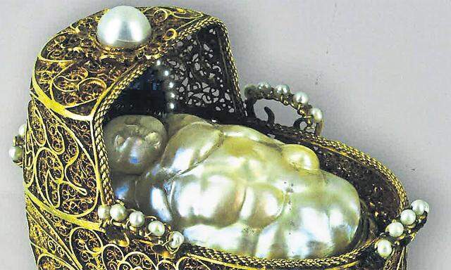 Baby aus „schiefen Perlen“: Ein Kurfürst schenkte Ende des 17. Jh.s diese Wiege seiner Frau – als Ausdruck der Sehnsucht nach einem Stammhalter.