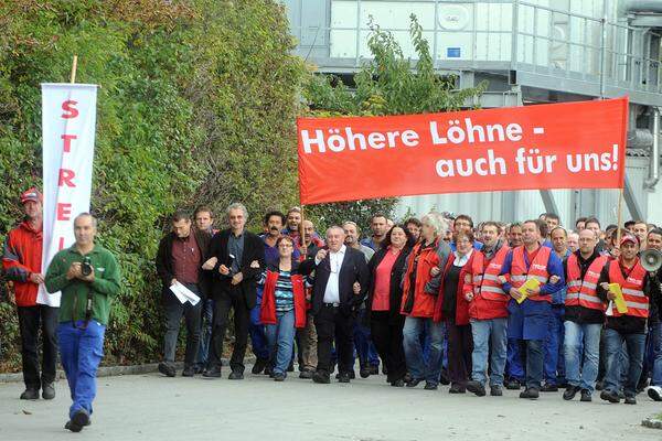 Das Angebot der Arbeitgeber von 3,65 Prozent plus 200 Euro mehr Geld wurde von der Gewerkschaft abgelehnt. Denn das bringe netto nur 40 Euro.