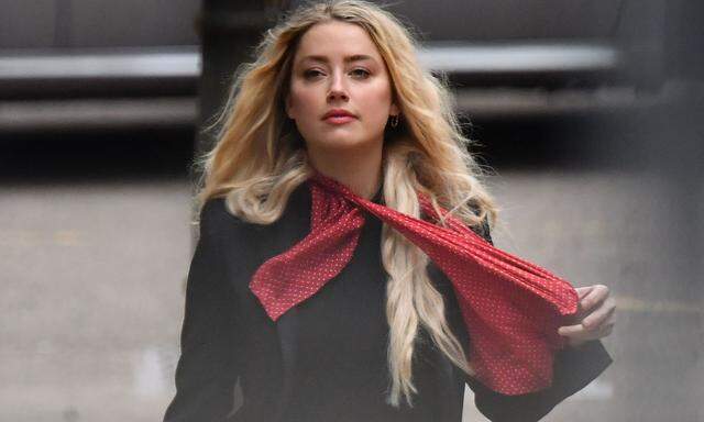 Amber Heard auf dem Weg zum Gericht in London.