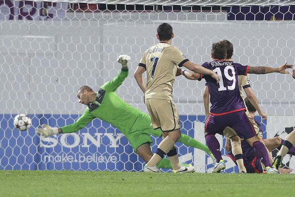 Was folgte, war ein Auftakt nach Maß: Nach fünf Minuten fälschte Dinamo-Kapitän Josip Simunic einen Freistoß von Florian Mader unhaltbar ins eigene Tor ab.