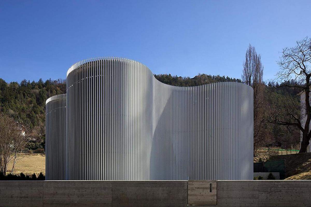 Das Warmwasserreservoir für das städtische Fernwärmenetzwerk erlangte Gold in der Kategorie Gewerbe- und Industriebauten, Architekten: MODUS architects ATTIA-SCAGNOL aus Brixen.