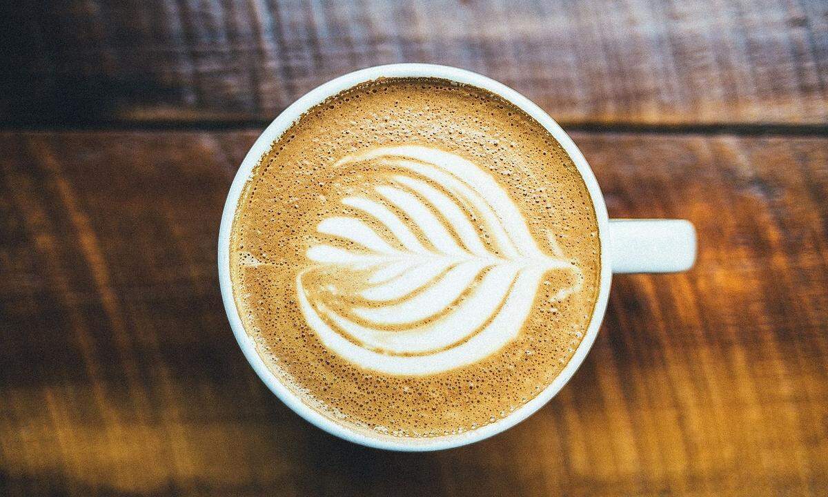 Rituale Oft hilft es, in seinen Arbeitsalltag kleine Glücksmomente einzubauen. Wer also den Tag bewusst mit einer Tasse Kaffee beginnt, startet auch gleich entspannter mit seinen Aufgaben.  