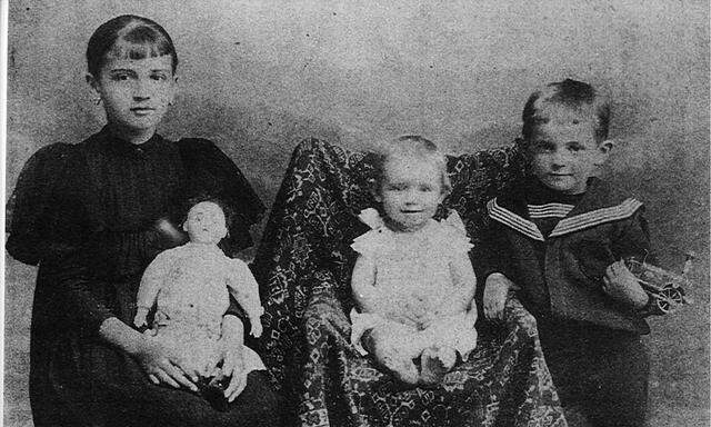 Familie Schiele Anfang der 1890er-Jahre.
