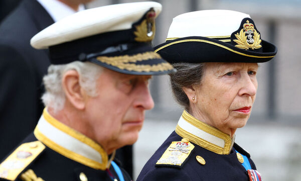 König Charles III. mit seiner Schwester Prinzessin Anne