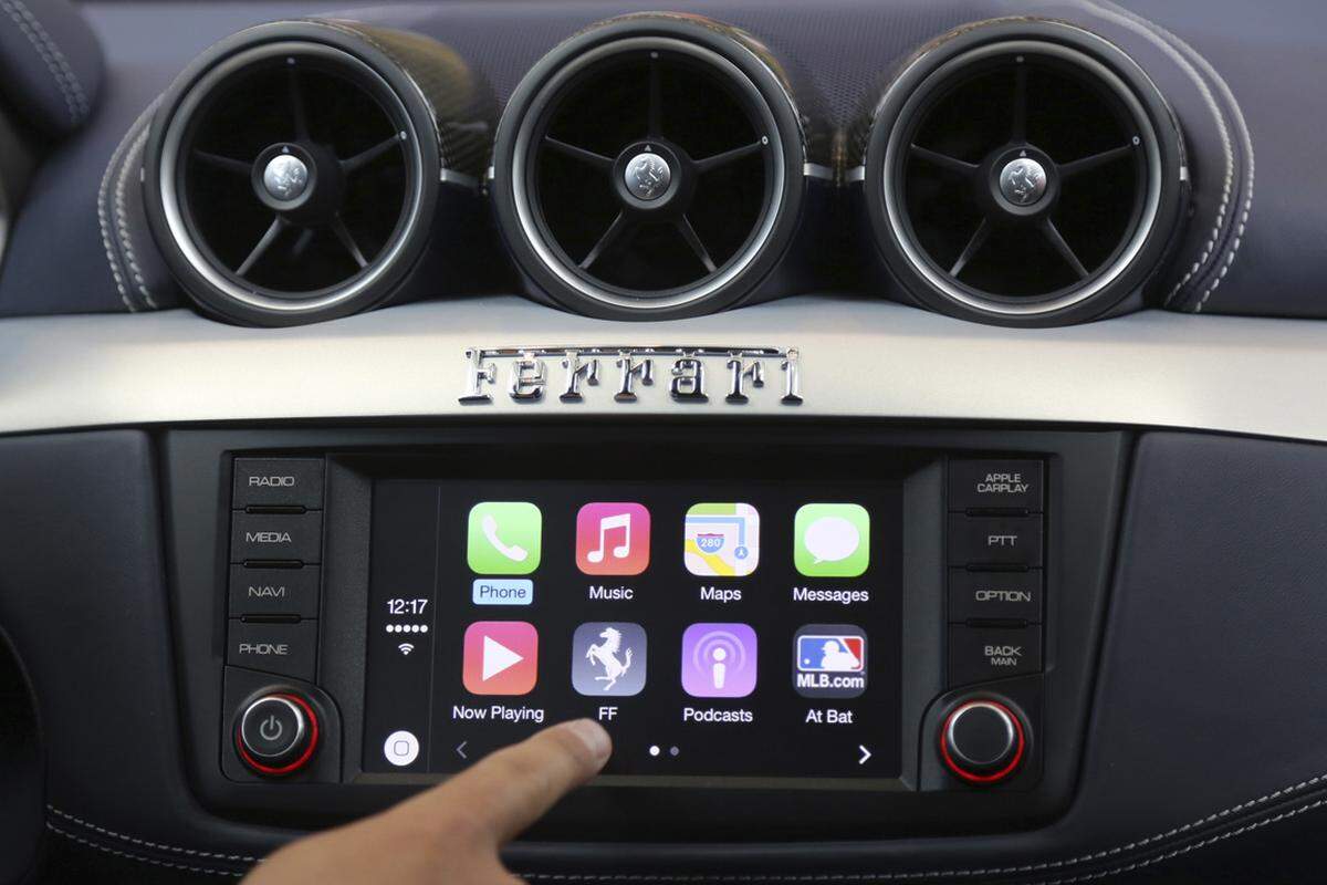 Neben Ferrari und Jaguar werden auch BMW, Land Rover, Citroen, Toyota und Mercedes nur Apples CarPlay anbieten.