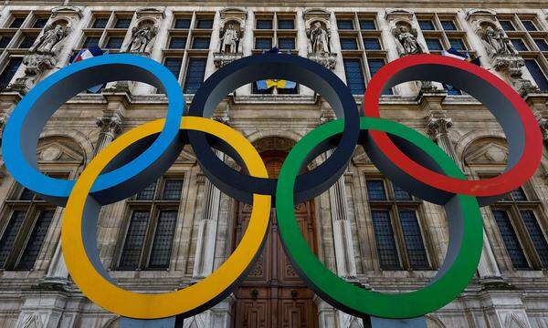 FILE PHOTO: Paris 2024 Olympic Games countdown clock in France