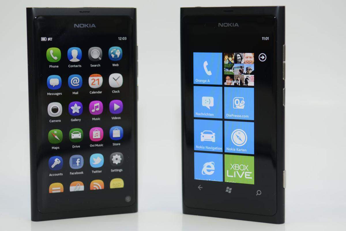 Die "Odyssee 2011" begann eigentlich mit dem N9, das schon 2010 in Entwicklung war. Das Lumia 800 kann die Verwandschaft zu dem Gerät nicht leugnen. Gleichgeblieben sind das Polycarbonat-Gehäuse, die Kamera und das AMOLED-Display. Letzteres wurde aber von 3,8 auf 3,7 Zoll verkleinert, um Platz für die drei Windows-Phone-Tasten zu machen. Geopfert wurde leider auch die Frontkamera, obwohl Windows Phone diese inzwischen ansprechen könnte.