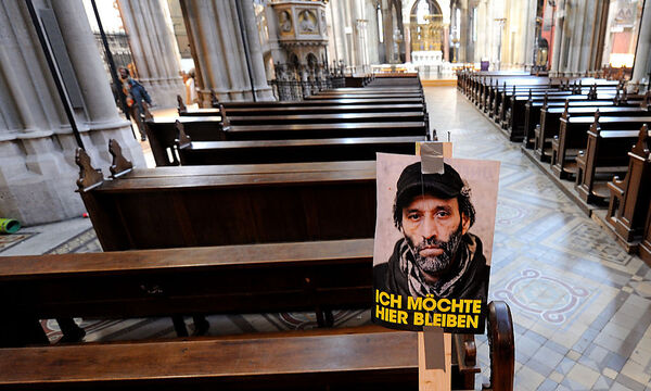 Archivbild: Besetzung der Votivkirche