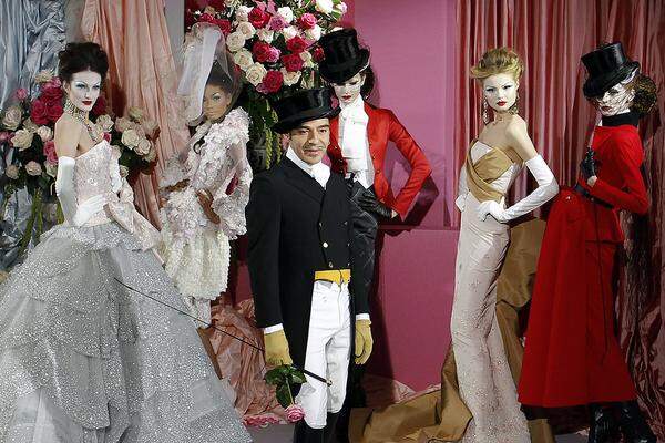 Seine berufliche Zukunft bleibt im Dunkeln. Eine Rückkehr Gallianos zu Dior gilt als ausgeschlossen.