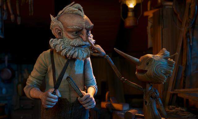 Geppetto (David Bradley) hat einen Holzbuben (Gregory Mann) geschnitzt – in finsteren Zeiten.