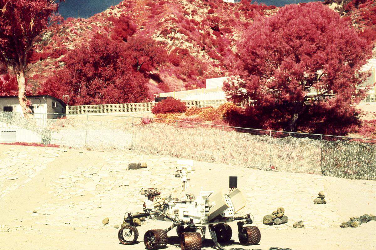 Zudem zeigt Markus Krottendorfer im Kameramuseum zwei fotografische Installationen im Grenzbereich Wissenschaft-Science Fiction.Bild aus der Dia-Installation JPL MARS YARD USA 2013