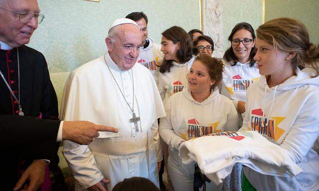 Papst Franziskus empfing im Vatikan Jugendliche der französischen Gruppe "Ephata" aus Grenoble.