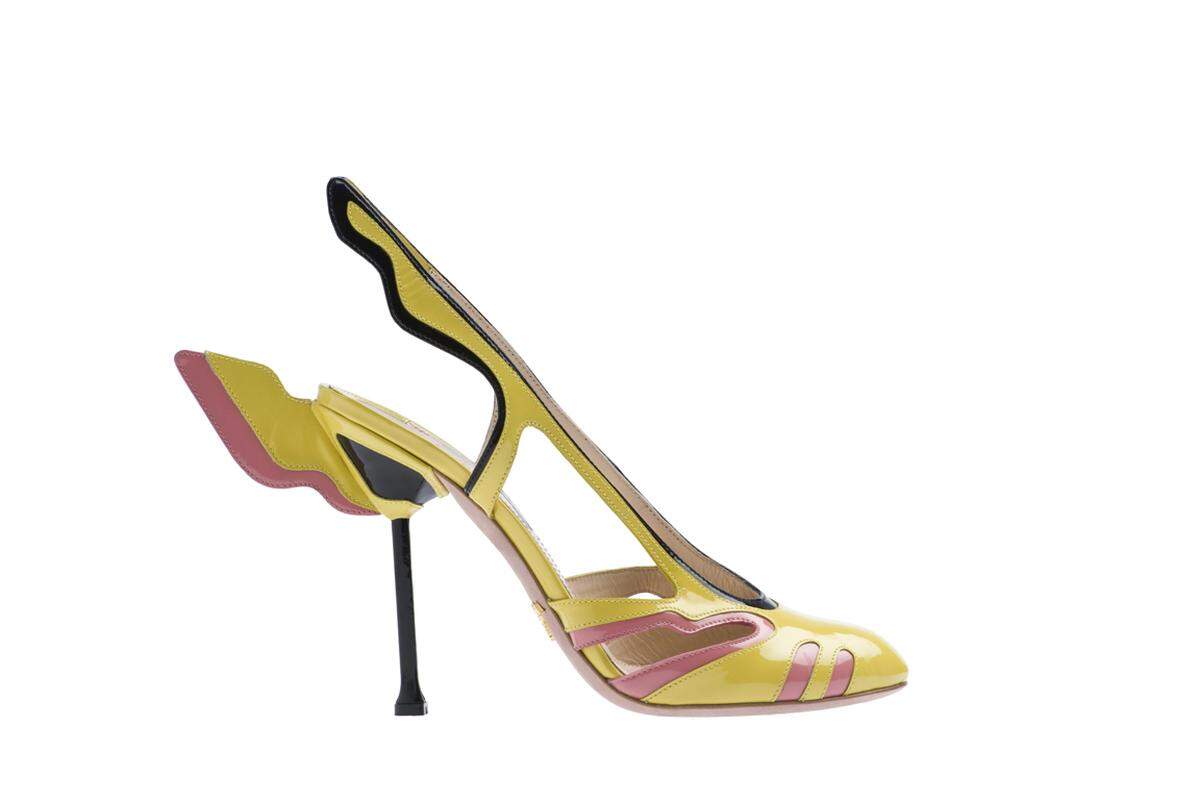 Abheben: Die Heels von Prada  überzeugen nicht nur durch ihre Form, sondern auch durch die gelb-rosa Farbkombination.