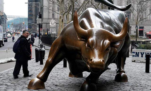 An der Wall Street sind derzeit die Bullen los. Die anstehenden Zinssenkungen haben die Kurse stark steigen lassen.