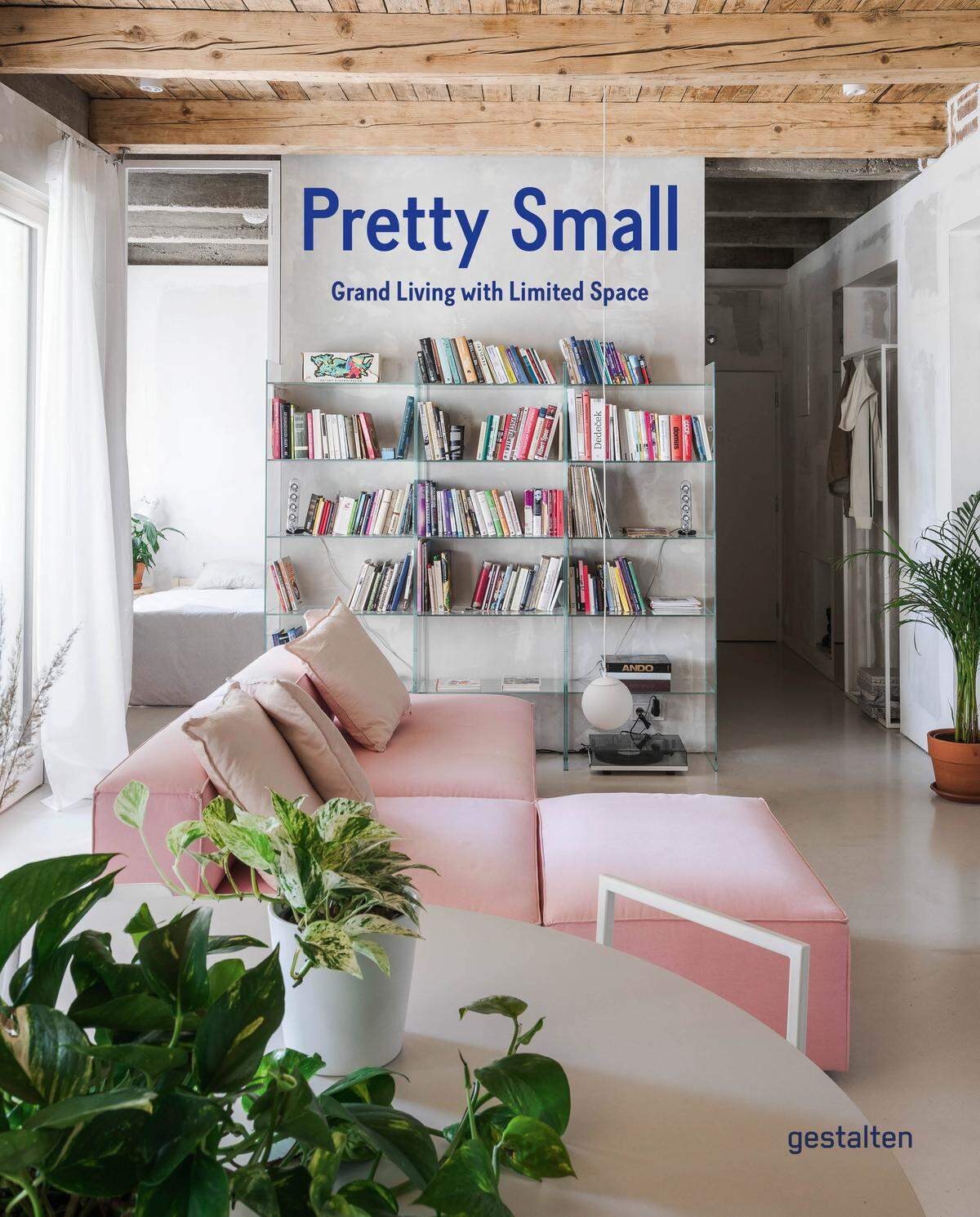  „Pretty Small – Grand Living with Limited Space“, Verlag Gestalten, 2022.