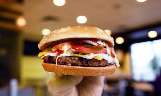 Im ''PLT''-Burger von McDonald's kommen in den USA Beyond-Meat-Patties bereits zum Einsatz.