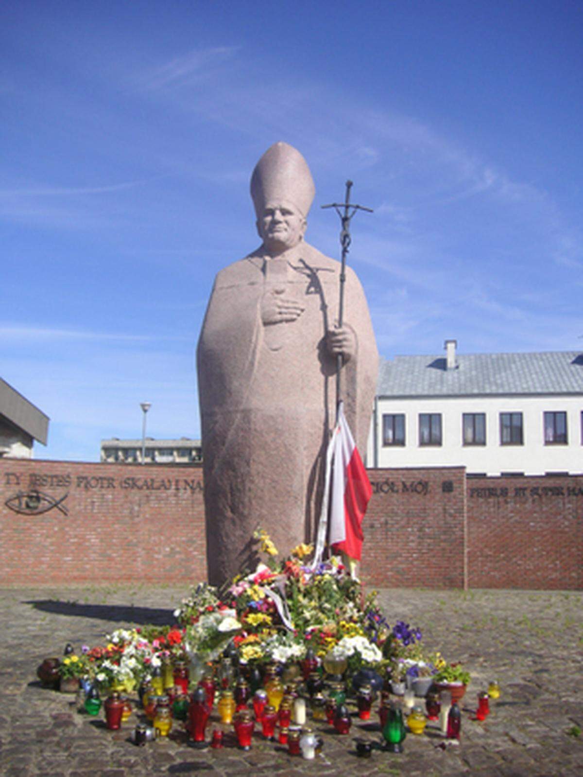 Eine großartige Statue haben die Danziger dem größten polnische Sohn errichtet, der allerdings aus der Gegend von Krakau stammte.