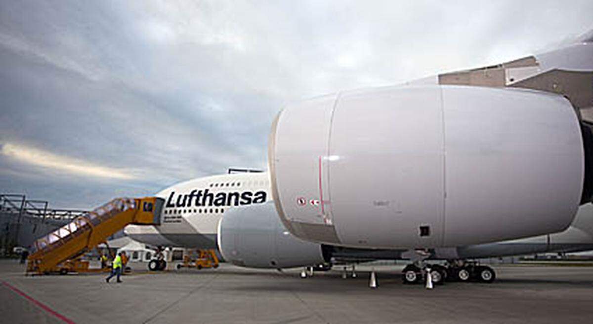Die Deutsche Lufthansa nimmt heute (Mittwoch) den ersten Super-Airbus A380 in ihre Flotte auf.