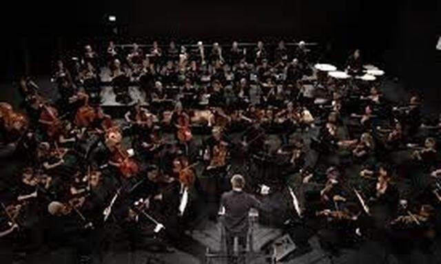 Keine Spur von Routine: das Bruckner-Orchester Linz.