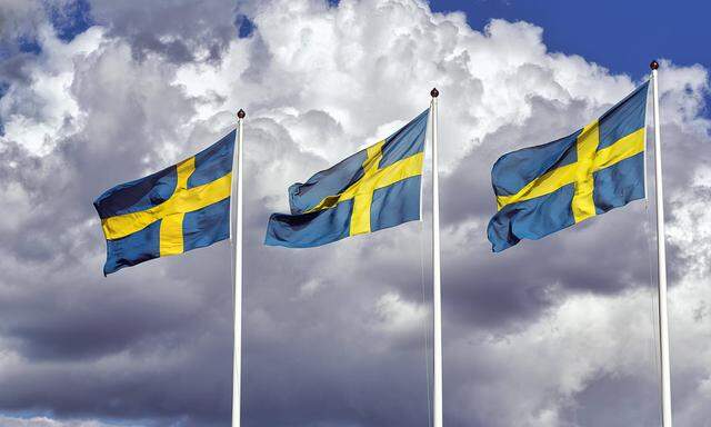 Drei schwedische Flaggen, Nationalflaggen nebeneinander