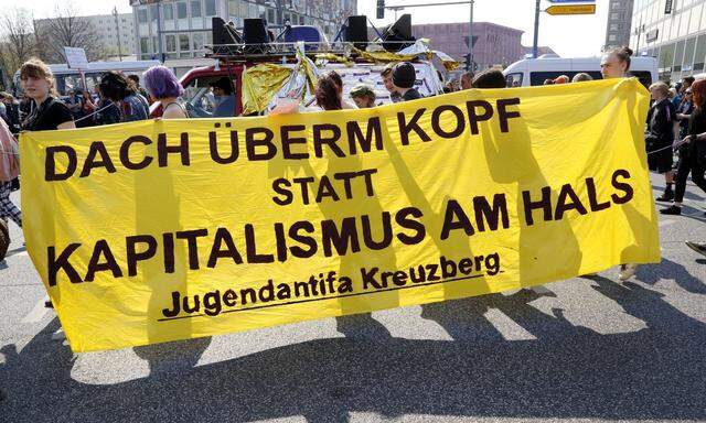 Berlin 06 04 2019 Unter dem Motto Mietenwahnsinn widersetzen demonstrierten zehntausende Menschen