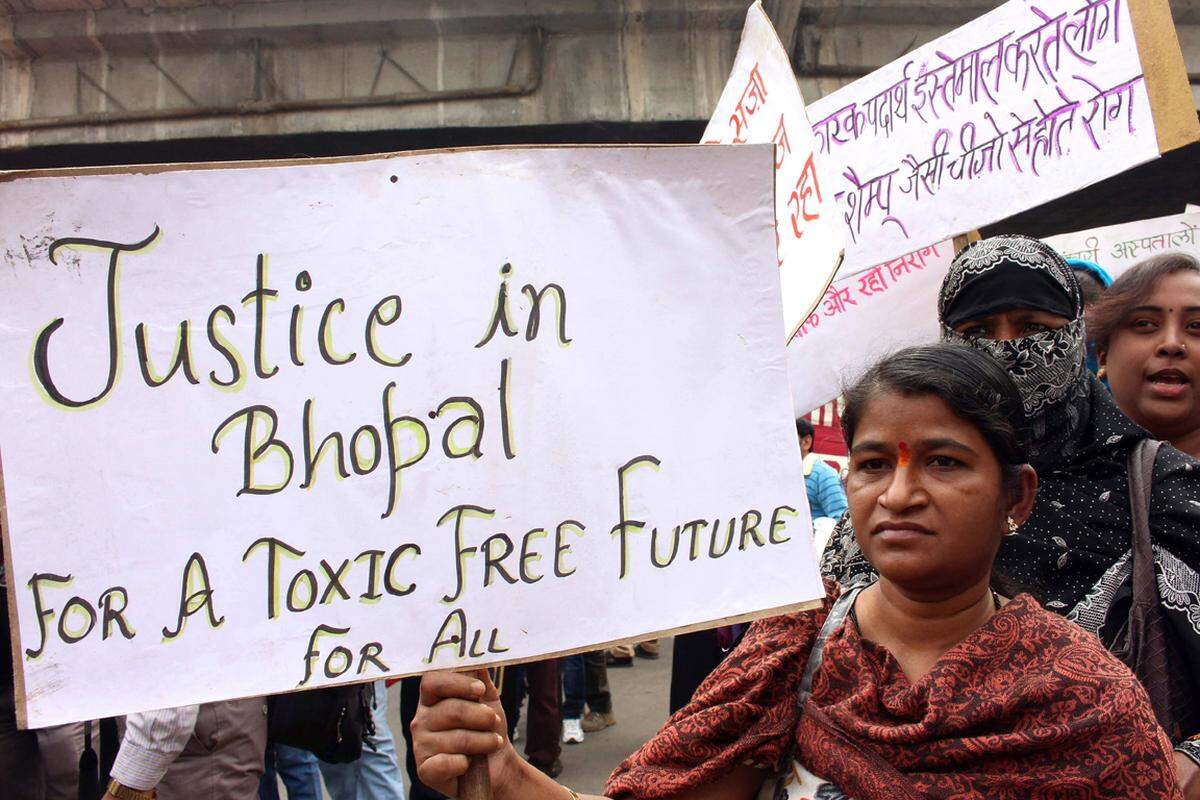 Die Überlebenden von Bhopal wollen jedoch nicht aufgeben. Zum 30. Jahrestag befinden sich mehrere von ihnen im Hungerstreik, um ihrer Forderung nach weiteren Entschädigungszahlungen Nachdruck zu verleihen.(kron)