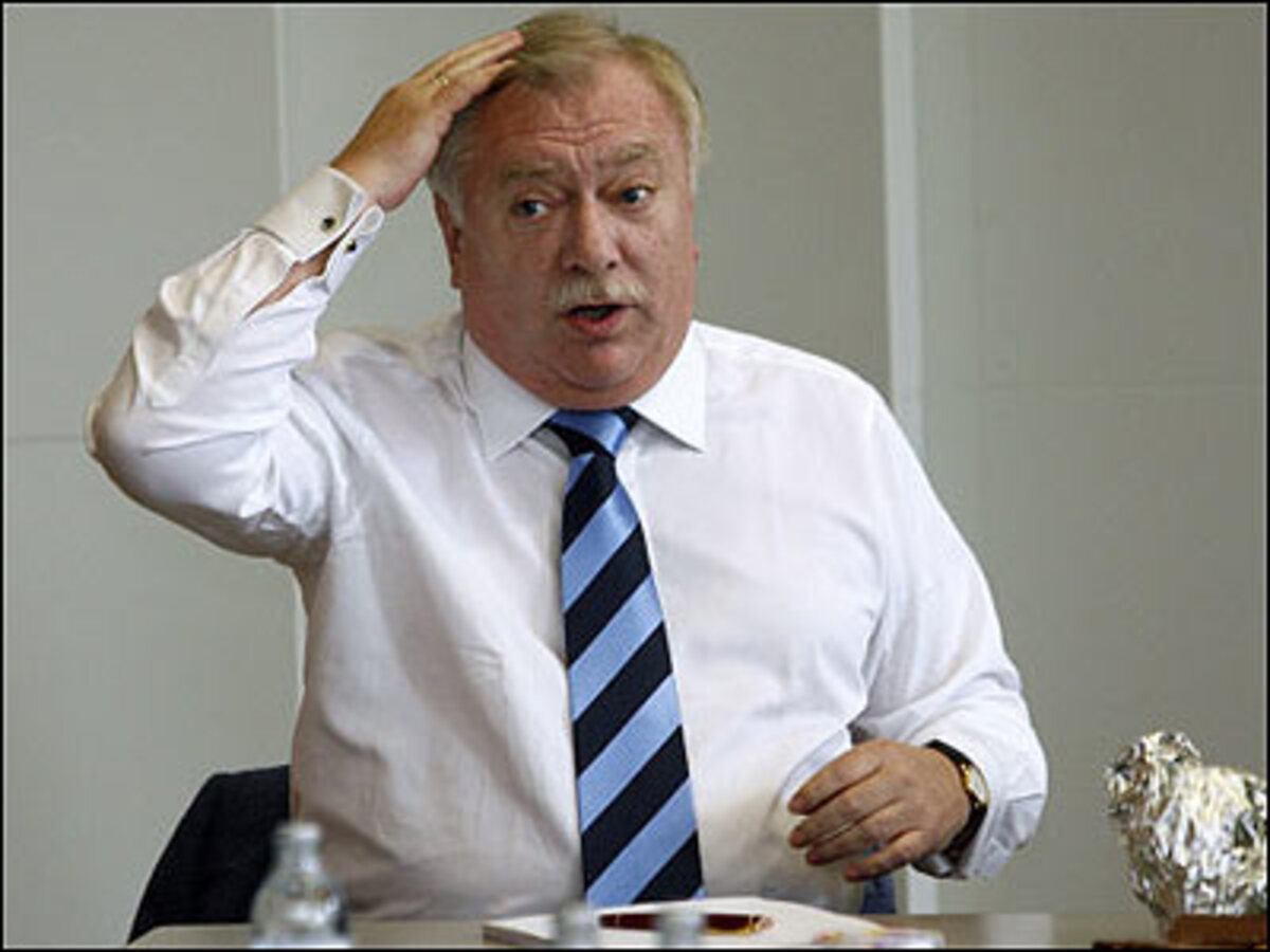 "Ich bezweifle, ob Grün und FPÖ das Ende der Untersuchungsausschüsse durch vorzeitige Wahlen herbeiführen wollen." Wiens Bürgermeister Michael Häupl erwartet bei der Bildung einer SP-Minderheitsregierung sichtlich die Unterstützung von FPÖ und Grünen.