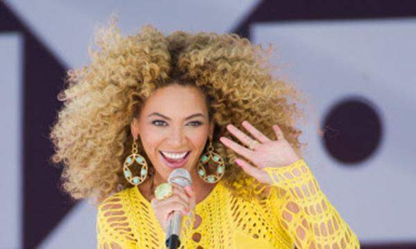 Pop-Sängerin und Stylingikone Beyoncé findet sich alljährlich mit ihrem Gatten Jay Z in St. Tropez ein. Oder vielmehr im Hafen: Schließlich schippern sie auf einer Millionenschweren Yacht von St.Tropez nach Monaco und wieder zurück.