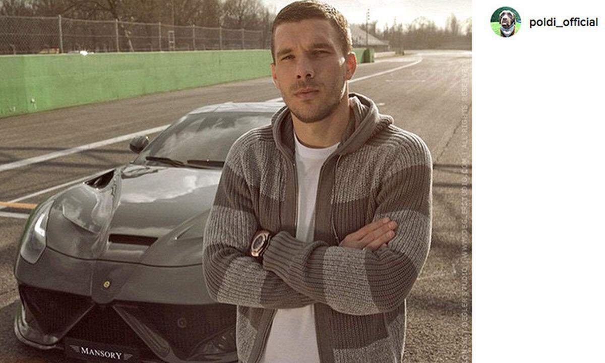 Lukas Podolski verabschiedet sich aus der deutschen Nationalelf – treu bleibt er aber seinem grauen Mansory Stallone.