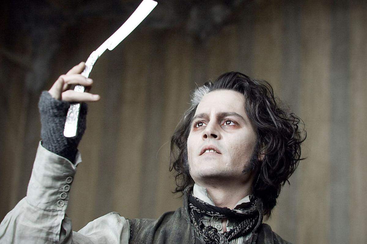 2007 sah man Johnny Depp als Barbier in "Sweeney Todd" singend und mordend durch Tim Burtons düsteres London wandern. Der Film war ein weltweiter Erfolg, alleine mit den US-Einnahmen wurde das vergleichsweise niedrig geschätzte Filmbudget von 50 Millionen Dollar hereingespielt. Global nahm er das rund Dreifache der Produktionskosten ein.