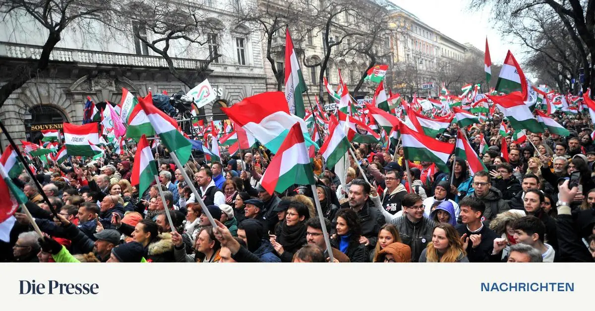 viktor-orb-n-ausgepfiffen-massen-bei-protest-in-budapest