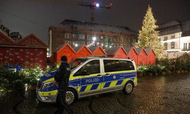 Weihnachstmärkte in Düsseldorf wegen einer möglichen Bedrohung geschlossen.