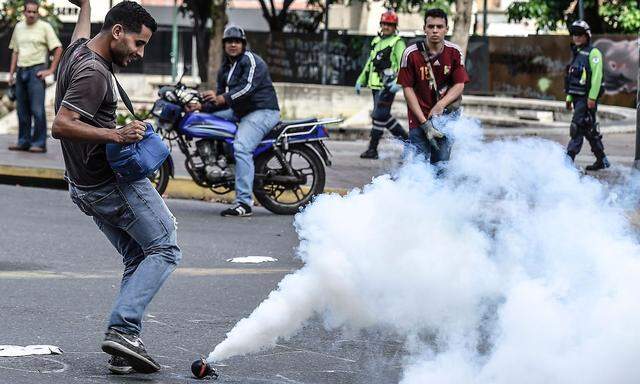 Tränengas ist in Caracas trauriger Alltag geworden.