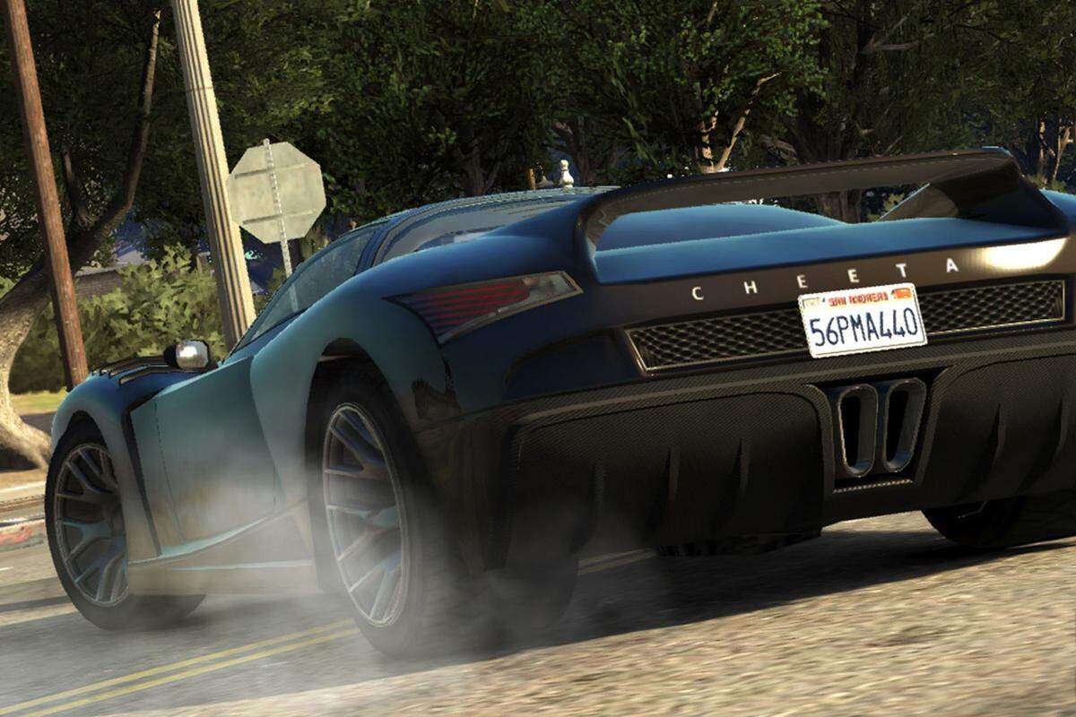 Neun Jahre nach "Grand Theft Auto: San Andreas" kehrt die beliebte Action-Serie zurück nach Los Santos, einer Gangster-Interpretation von Los Angeles. Diesmal ist die Stadt jedoch größer als alles bisher Dagewesene; ergänzt durch Berge, Wüsten und Ozeane. Der Spieler kann während des Spiels zwischen drei Protagonisten wechseln und bei Gelegenheit sogar Jetski fahren. Playstation 3, Xbox 360, 17. September