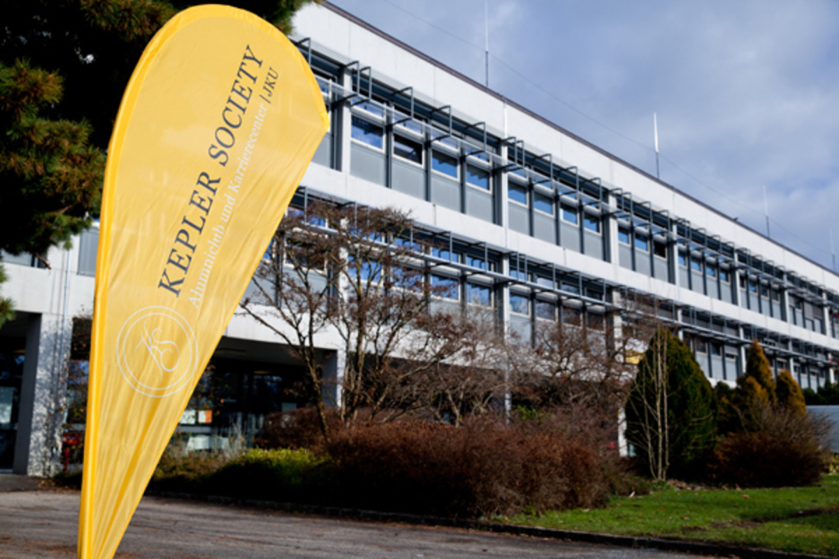 Am 27. November fand der Karrieretag der Johannes Kepler Universität Linz unter dem Motto "Dein Tag. Deine Chance" statt. Ein wichtiger Schwepunkt dieses Jahr war das Thema berufsbegleitend studieren. Unter dem Motto "study`n´work - challenge accepted!" wurden Vorträge von Experten angeboten.