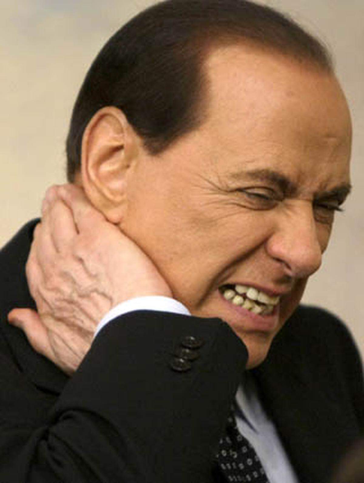 Das italienische Verfassungsgericht hebt die Immunität Berlusconis vor Strafverfolgung auf. Ein umstrittenes Immunitätsgesetz wird für nicht rechtskonform erklärt. Damit droht dem reichsten Mann Italiens die Wiederaufnahme von mindestens zwei Verfahren.