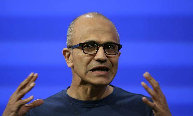 Microsoft CEO Satya Nadella gestures as he speaks during his keynote address at the company´s  ´build´ conference in San Francisco