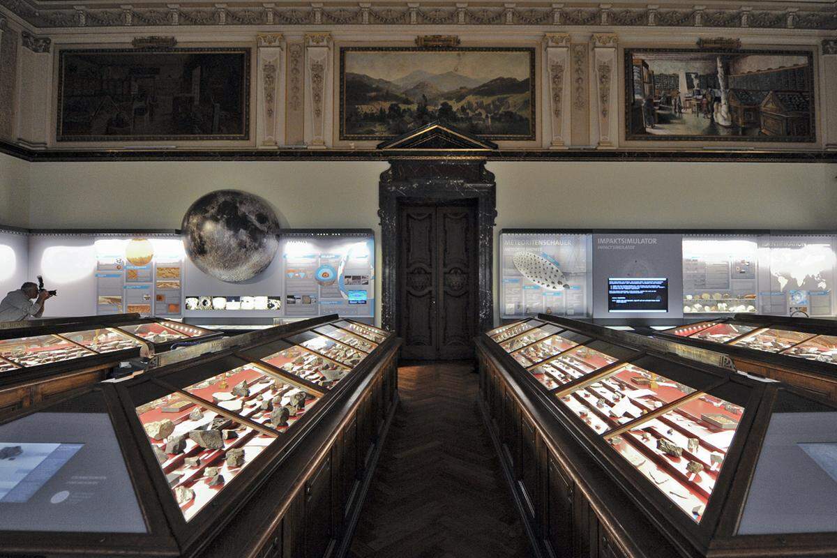 Mit mehr als 1000 Ausstellungsobjekten wurde zwar die Zahl der bisher präsentierten Stücke um etwa die Hälfte reduziert, dennoch können die Besucher ab 14. November nach wie vor die mit Abstand größte Meteoritenausstellung der Welt bewundern.