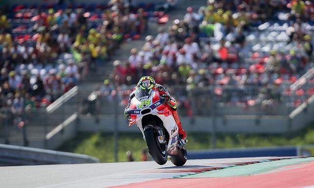 Andrea Iannone gewinnt den MotoGP in Spielberg.