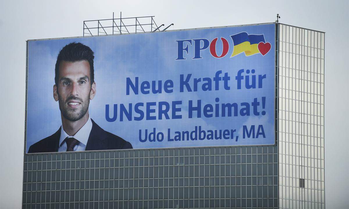 Die FPÖ setzt lieber auf Größe als auf Schmäh: Als "optisches Highlight" zieht ein über 1000 Quadratmeter großes Plakat am ehemaligen Palmers-Haus an der Südautobahn (A2) in Wiener Neudorf die Aufmerksamkeit von Autofahrern auf sich. >> FPÖ NÖ