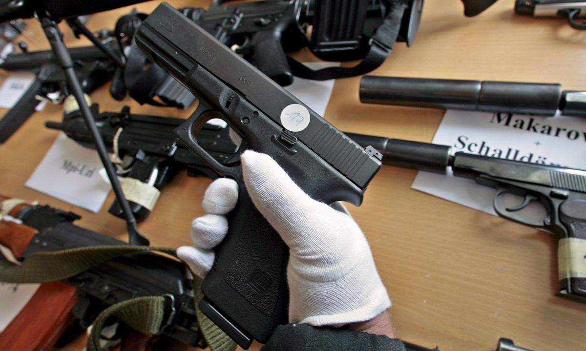 Ebenfalls eine starke Duftmarke in der Handelsstatistik hinterlässt der Pistolenhersteller Glock. Waffen und Munition im Wert von 295 Mio. Euro wurden 2017 aus Österreich in die USA geliefert. In die Gegenrichtung kamen lediglich Waren im Wert von neun Mio. Euro.