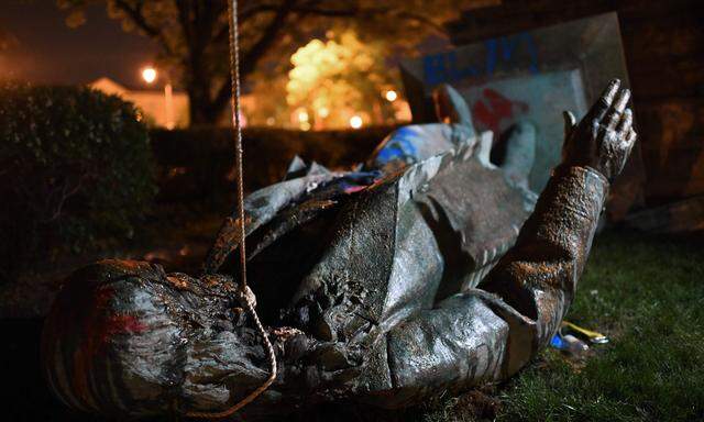 Am Freitagabend wurde in Washington die Statue eines Südstaatengenerals gestürzt.