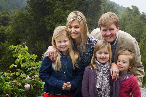 Der 45 Jahre alte Willem-Alexander und seine Frau, Prinzessin Maxima, seien sehr gut auf ihre neue Aufgabe vorbereitet, kündigte Beatrix an.